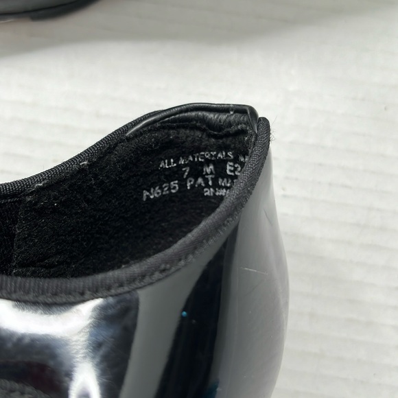 BLACK PATENT TAP SHOES BY CAPEZIO - Picture 3 of 5